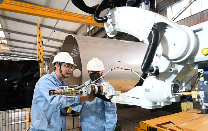 【學(xué)習(xí)強(qiáng)國(guó)】江蘇南通：焊接機(jī)器人上崗 產(chǎn)線(xiàn)智能化升級(jí)